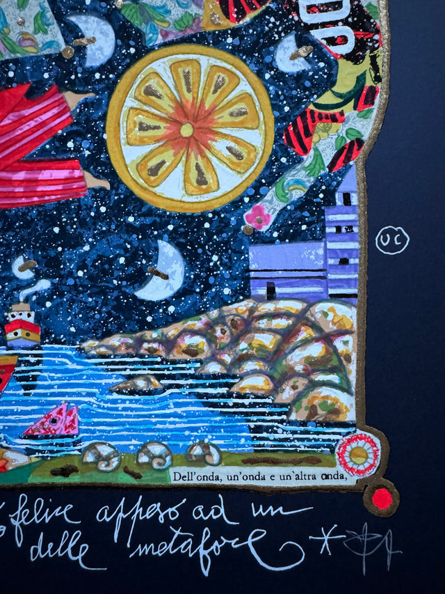 Volo felice appeso ad un palloncino (fondo blu) | Francesco Musante